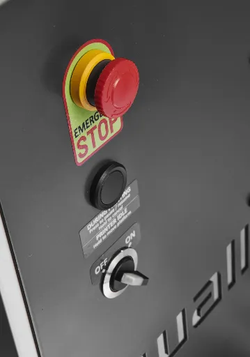 Not-Aus-Taster mit Hauptschalter